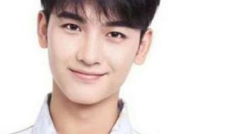 中年男士什么发型会显得更年轻 今年流行的男生发型